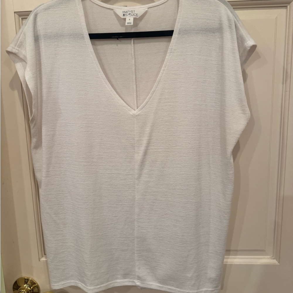 Market & Spruce White V-Neck Short Sleeve Top